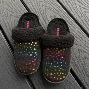Sorel Youth Nakiska Slide Slippers size 5 Black with Multicolor Stars